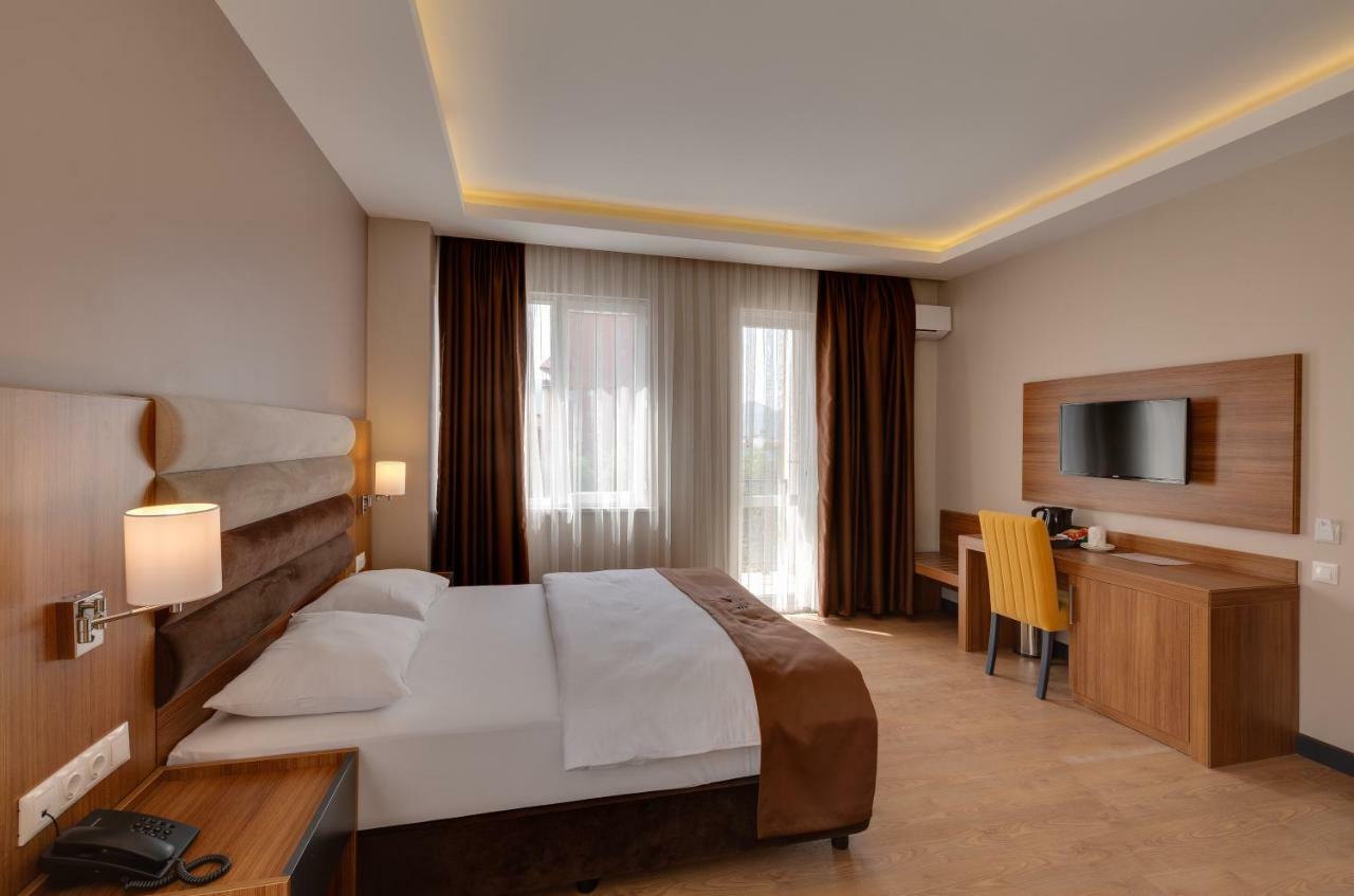 City Hotel Batumi Exterior photo