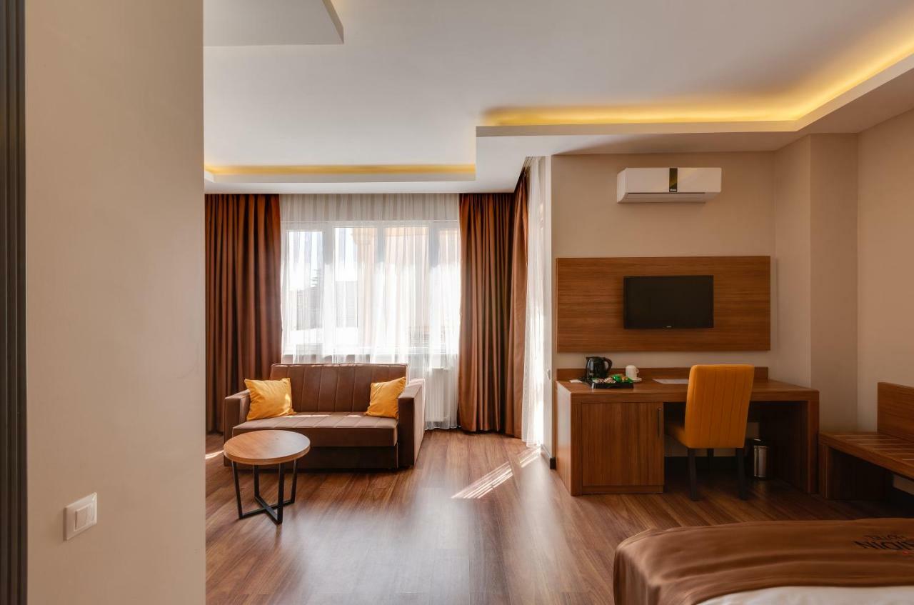 City Hotel Batumi Exterior photo