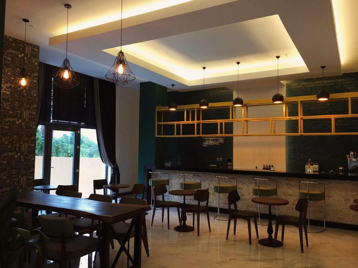 City Hotel Batumi Exterior photo